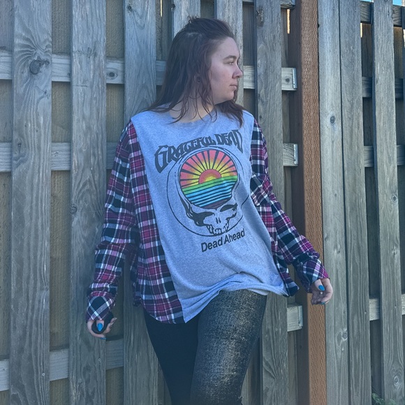 Sold Upcycle - Graphic Flannel - Grateful Dead Graphic - Rainbow - Band Tee - Picture 5 of 17